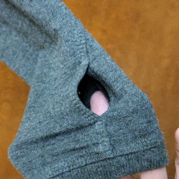 💥 5/$15💥. 🩶Premise  Women's Long Sleeve Pullover With Thumb Hole 🕳️ - Picture 4 of 6